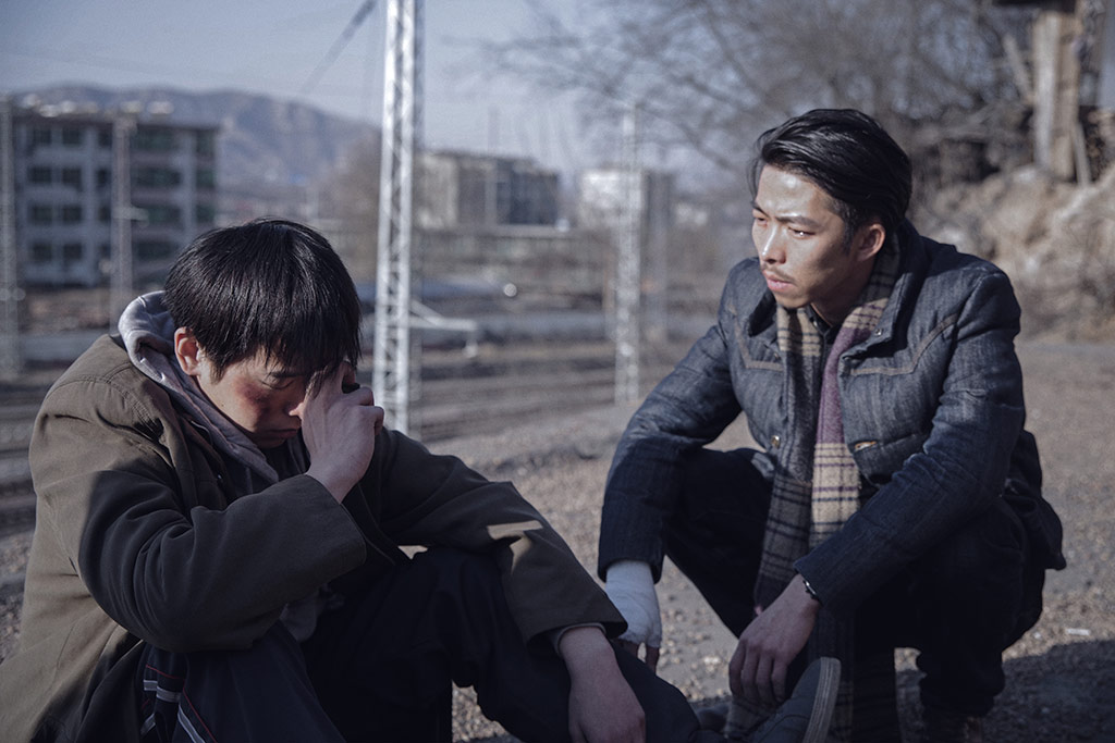 Yuchang Peng, Yu Zhang dans An Elephant sitting still