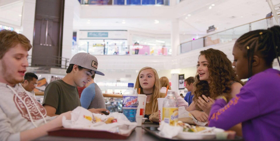 Emily Robinson, Elsie Fisher, Daniel Zolghadri, Imani Lewis, Fred Hechinger dans Dernière Année