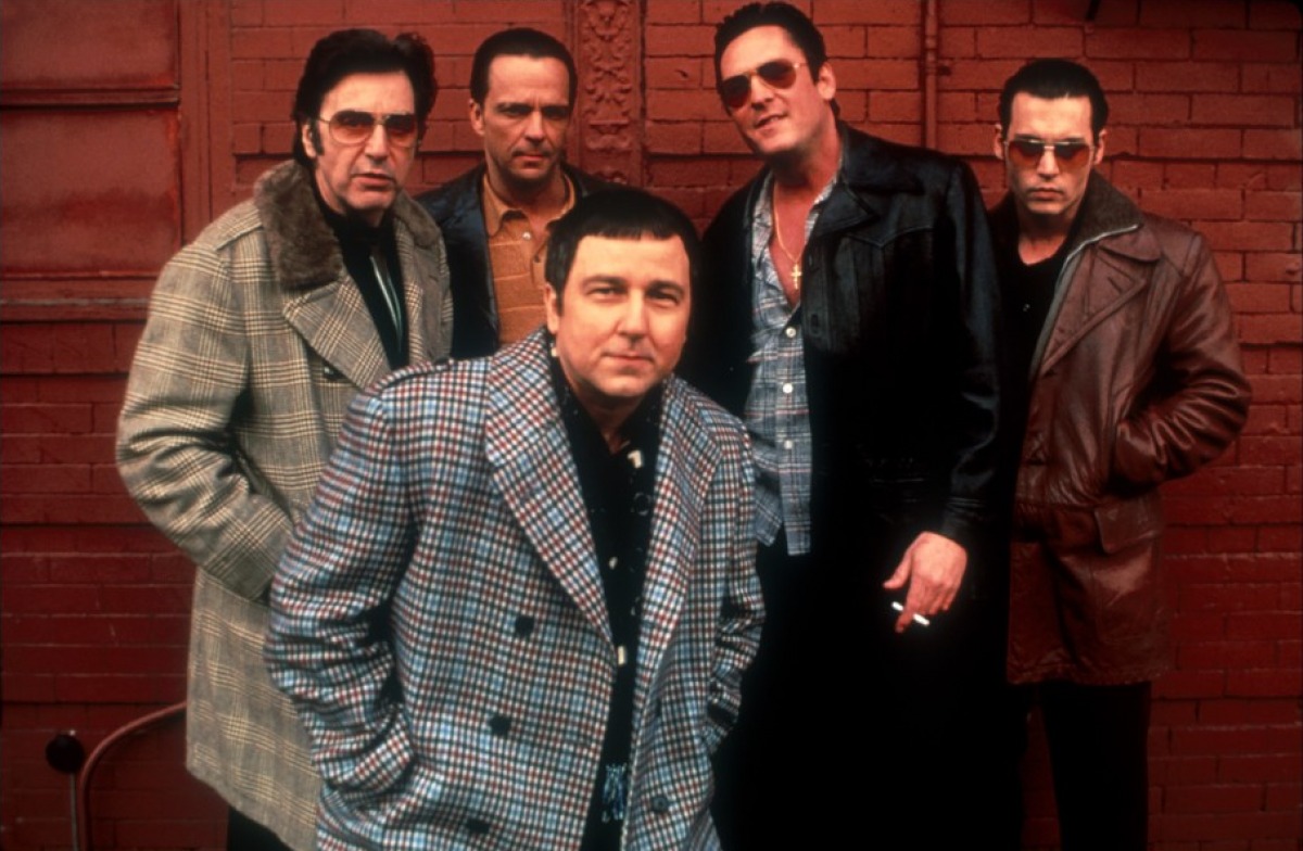 Johnny Depp, Al Pacino, Michael Madsen, Bruno Kirby, James Russo dans Donnie Brasco