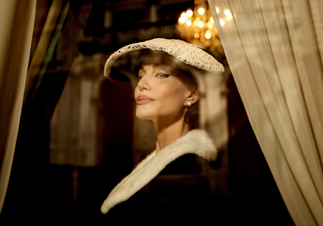 Angelina Jolie dans Maria