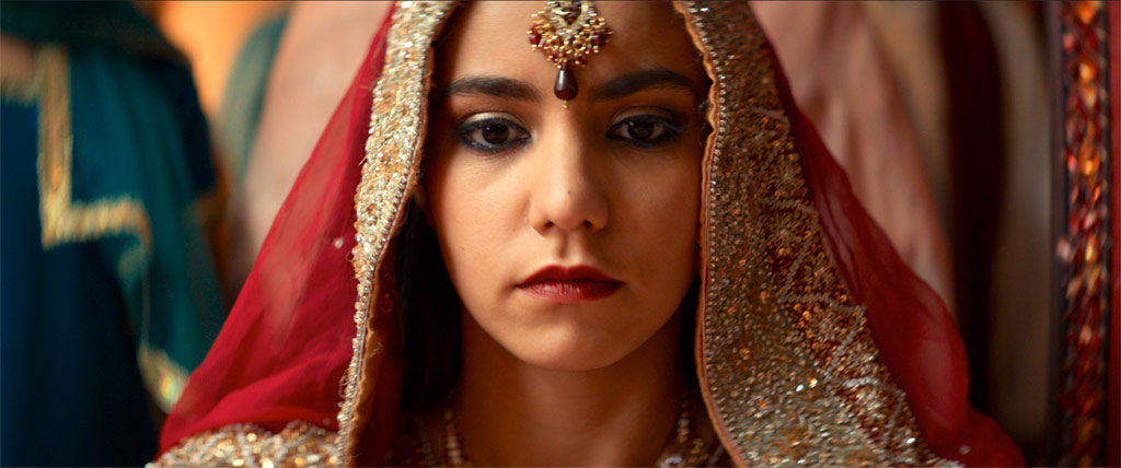 Lina El Arabi dans Noces