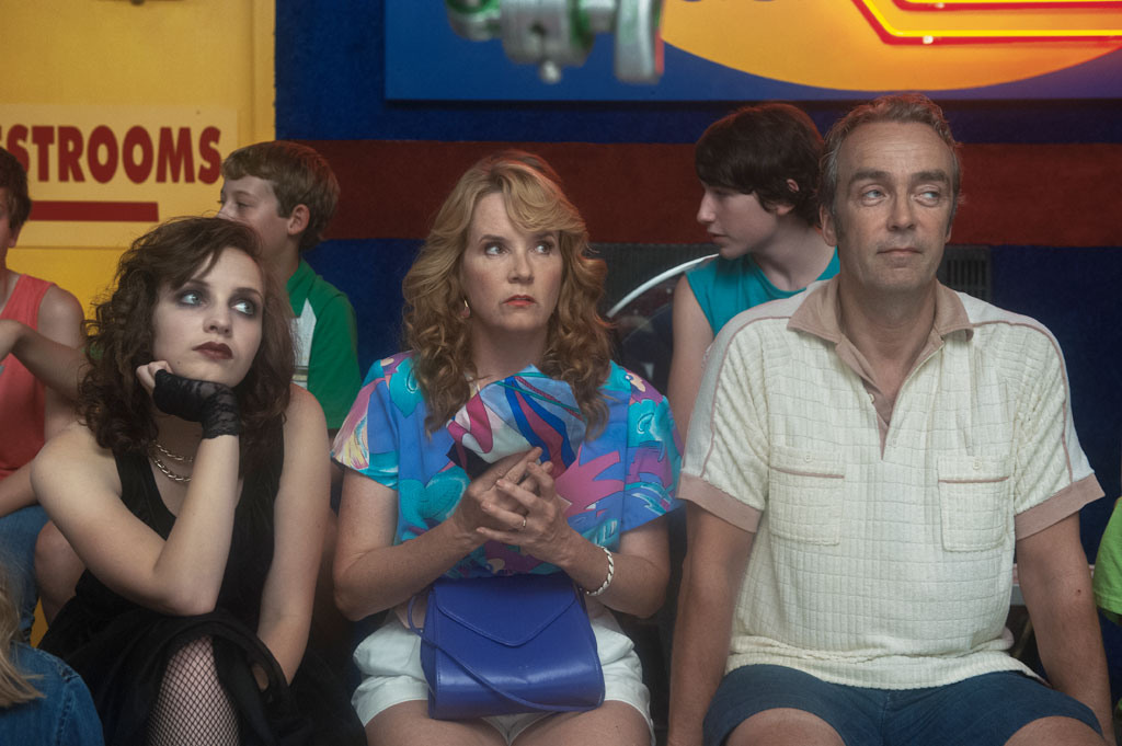 Helena Seabrook, Lea Thompson, John Hannah dans Ping pong summer