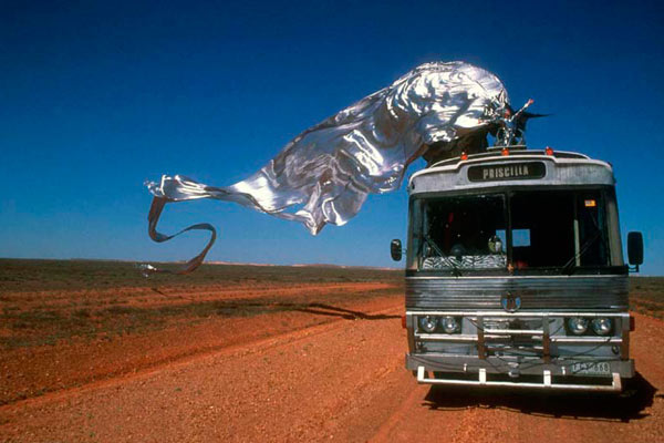 dans Priscilla, folle du désert